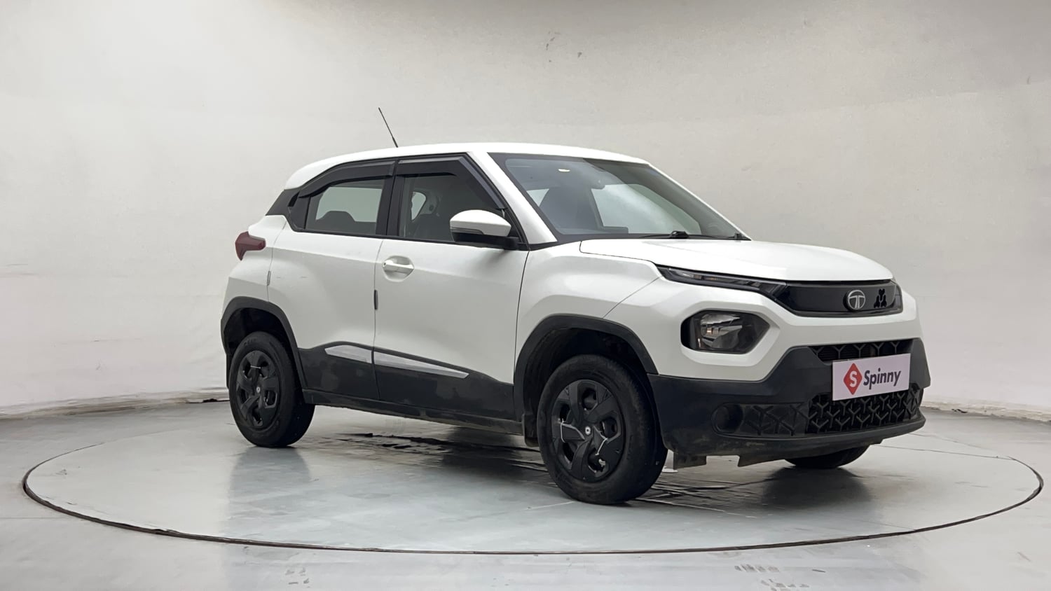Used 2025 Tata Punch Adventure Plus AMT Petrol Automatic exterior RIGHT FRONT CORNER VIEW
