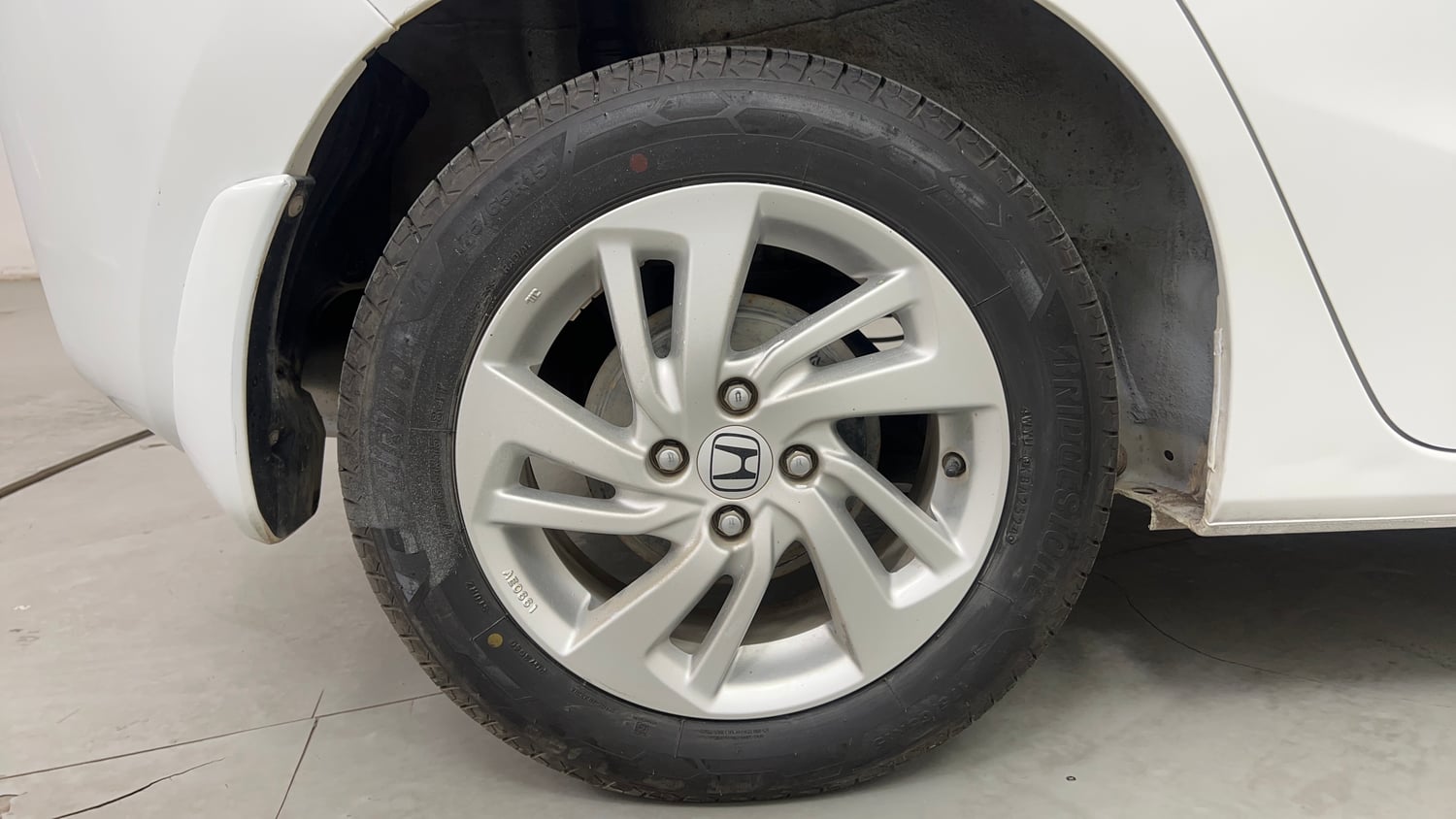 Used 2016 Honda Jazz VX Petrol Petrol Manual tyres RIGHT REAR TYRE RIM VIEW