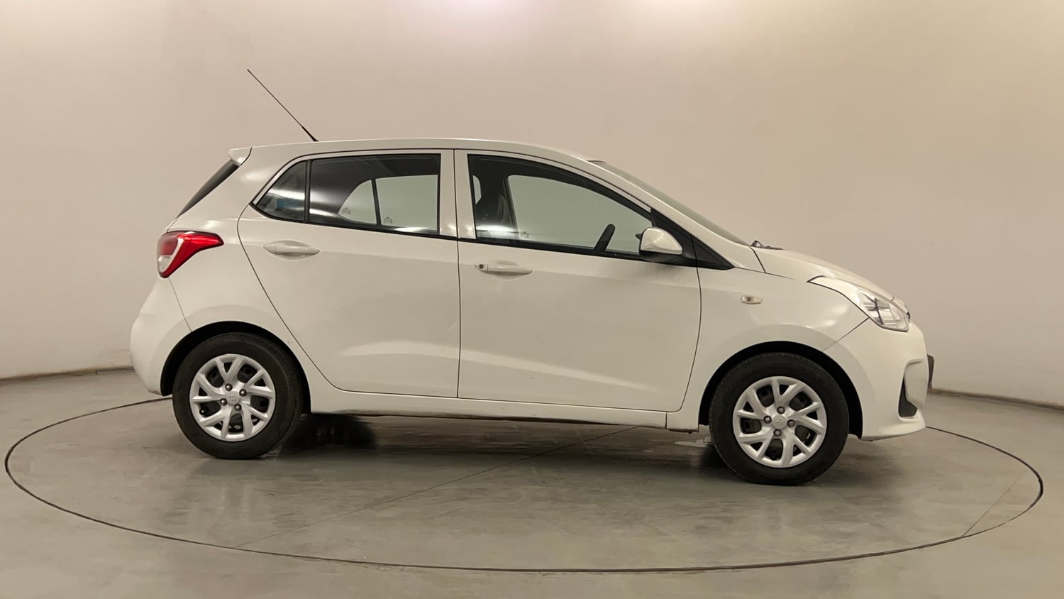 Used 2018 Hyundai Grand i10 Magna AT 1.2 Kappa VTVT Petrol Automatic exterior RIGHT SIDE VIEW