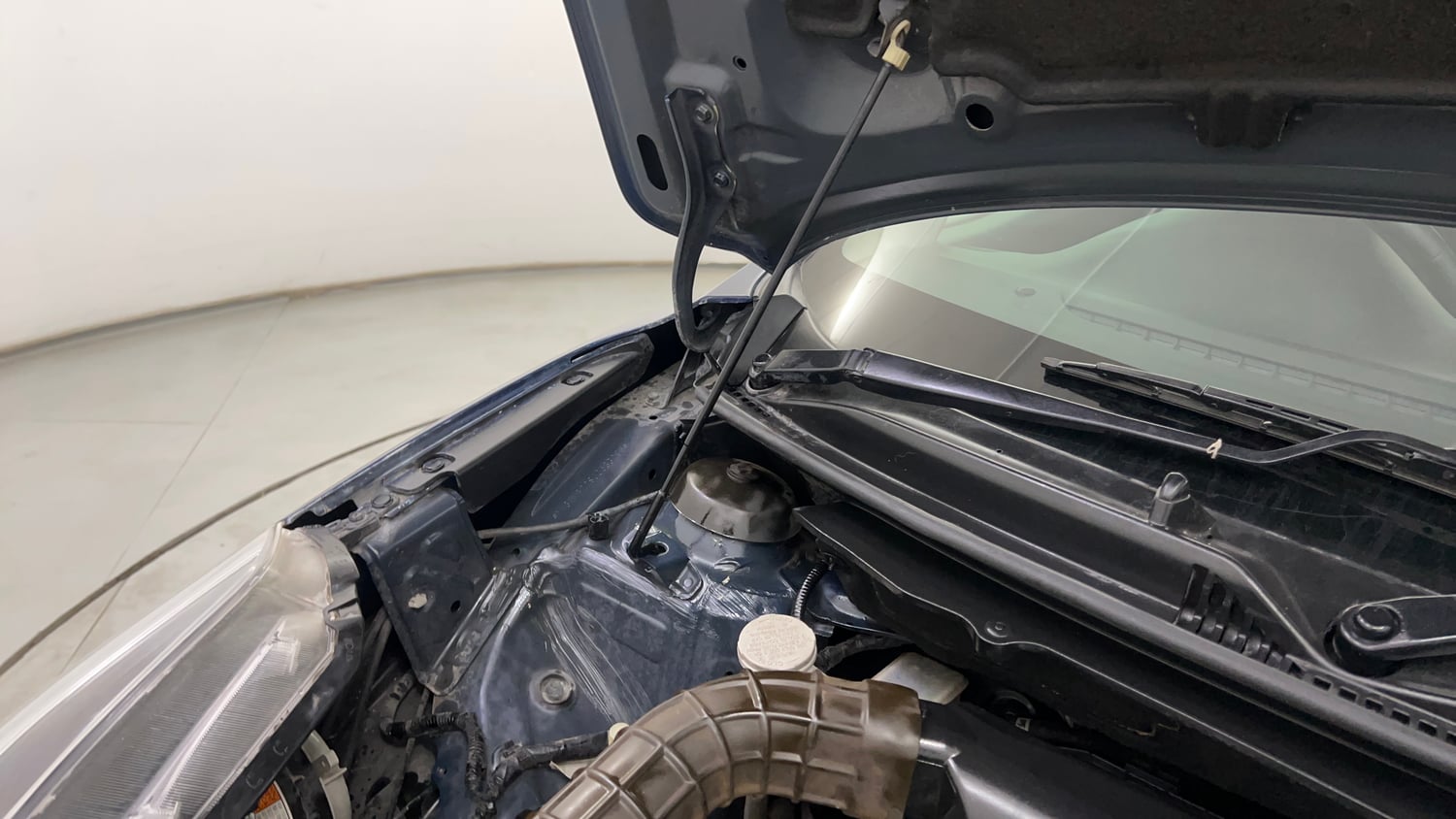 Used 2018 Maruti Suzuki Baleno Alpha 1.2 AT Petrol Automatic engine ENGINE RIGHT SIDE HINGE & APRON VIEW