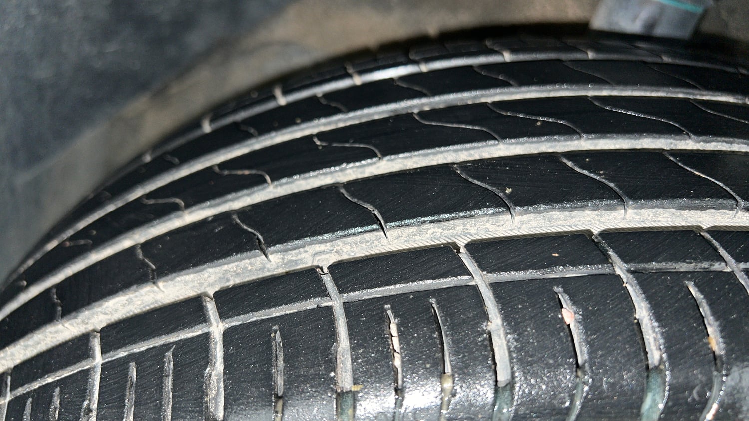 Used 2025 Maruti Suzuki Brezza VXi Petrol Manual tyres RIGHT FRONT TYRE TREAD VIEW