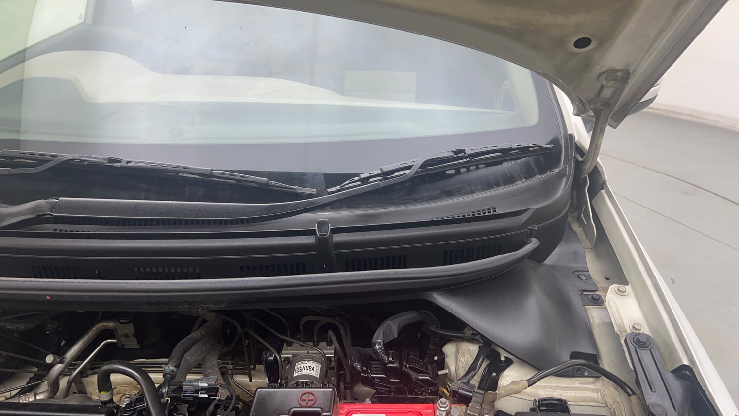 Used 2018 Hyundai Elite i20 Asta 1.2 (O) Petrol Manual engine ENGINE LEFT SIDE HINGE & APRON VIEW