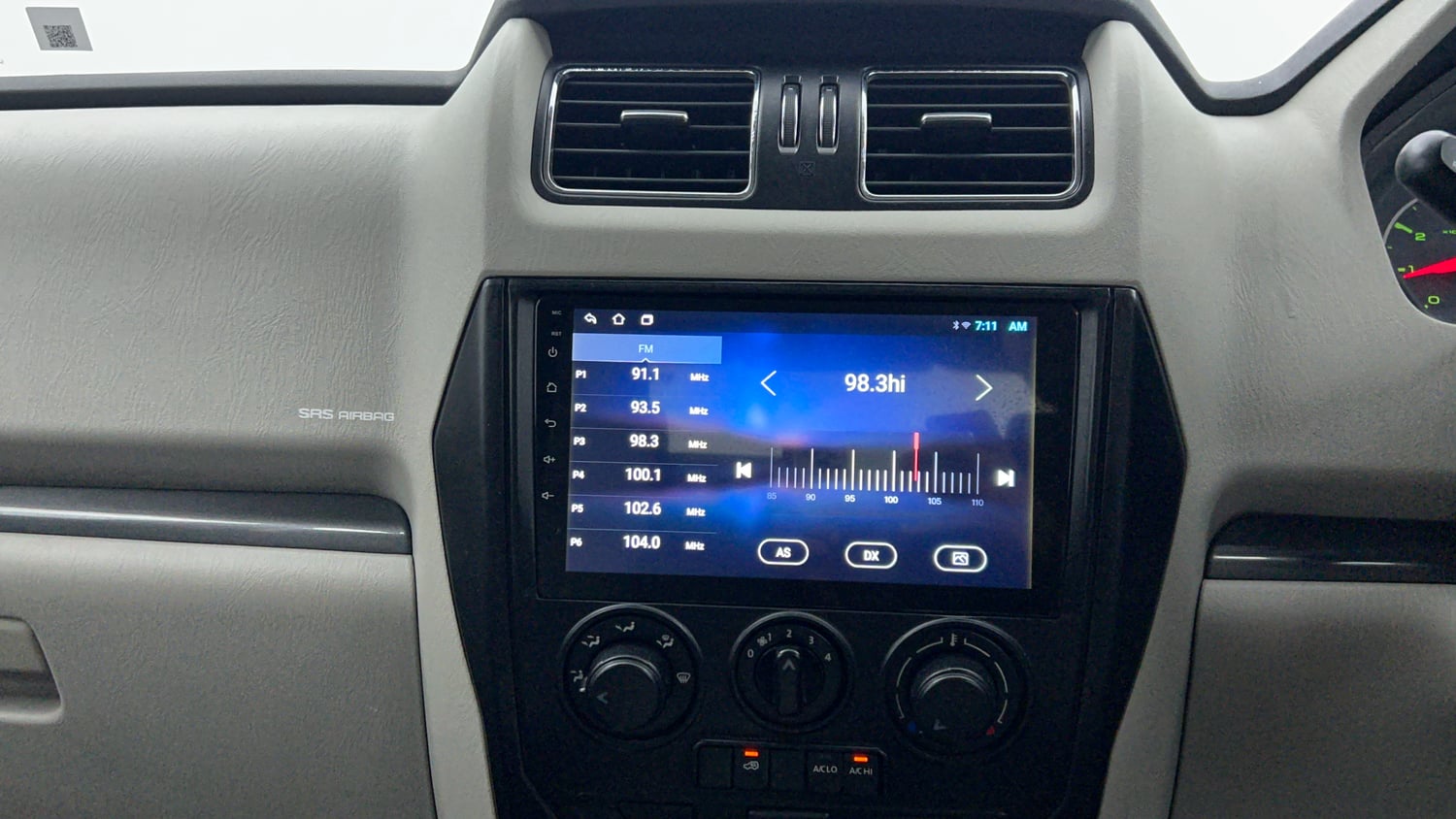 Used 2016 Mahindra Scorpio S6 Plus Diesel Manual interior MUSIC SYSTEM & AC CONTROL VIEW