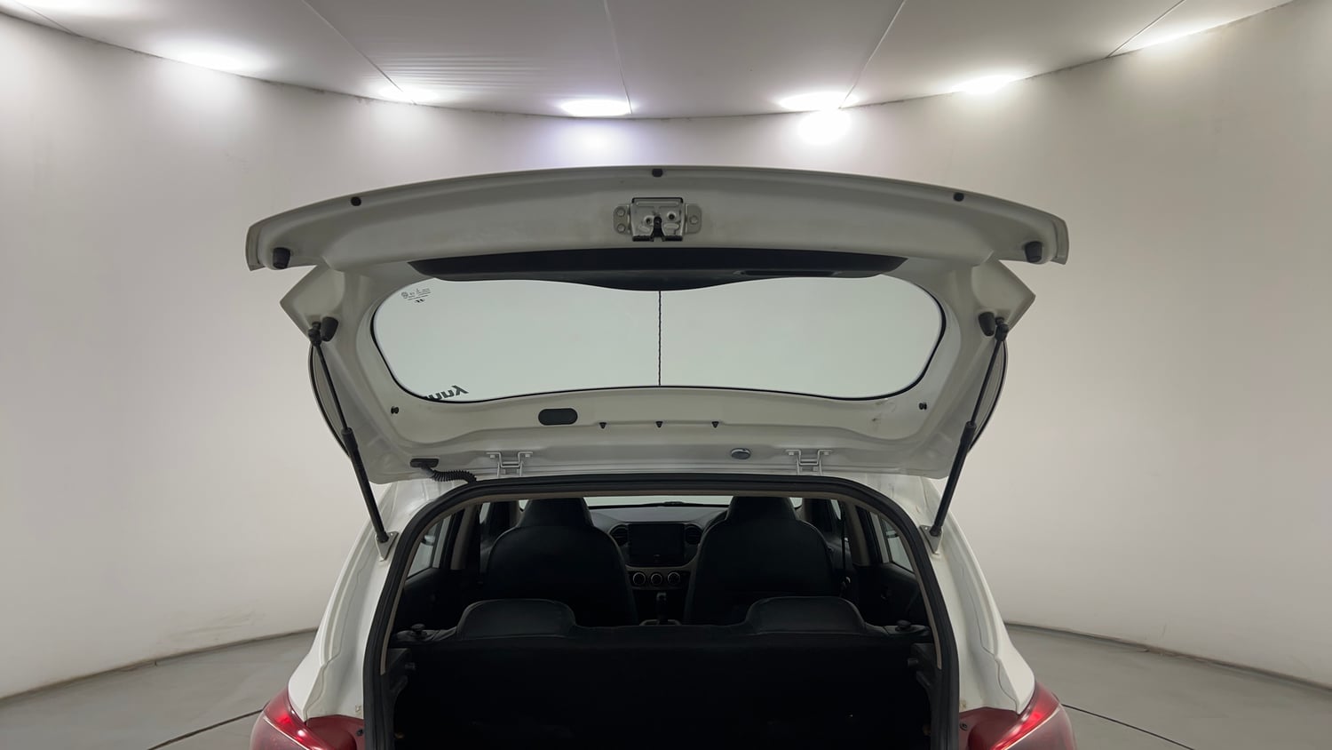 Used 2018 Hyundai Grand i10 Magna AT 1.2 Kappa VTVT Petrol Automatic interior DICKY DOOR OPEN VIEW