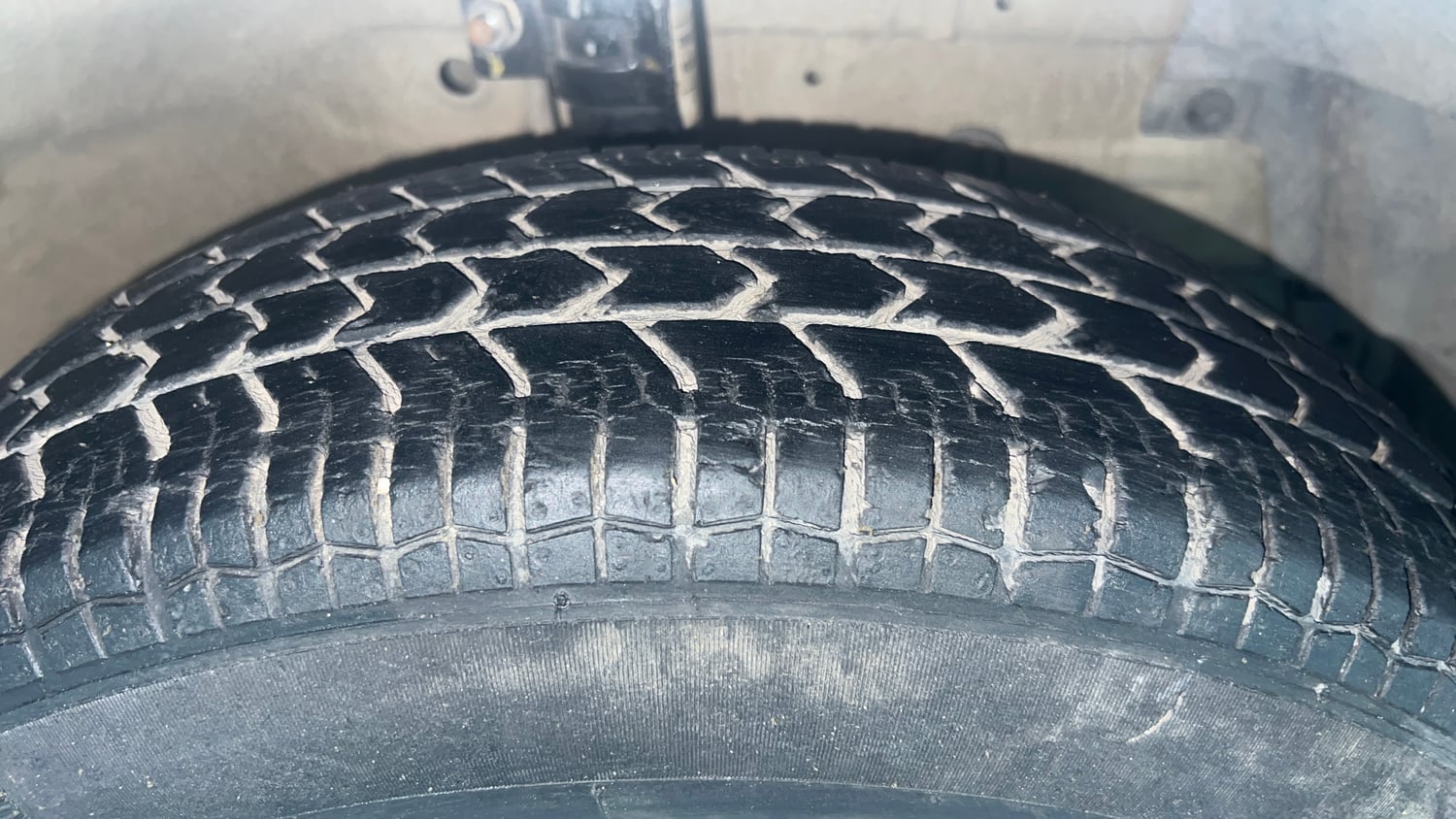 Used 2015 Maruti Suzuki Swift Dzire VXI Petrol Manual tyres RIGHT FRONT TYRE TREAD VIEW
