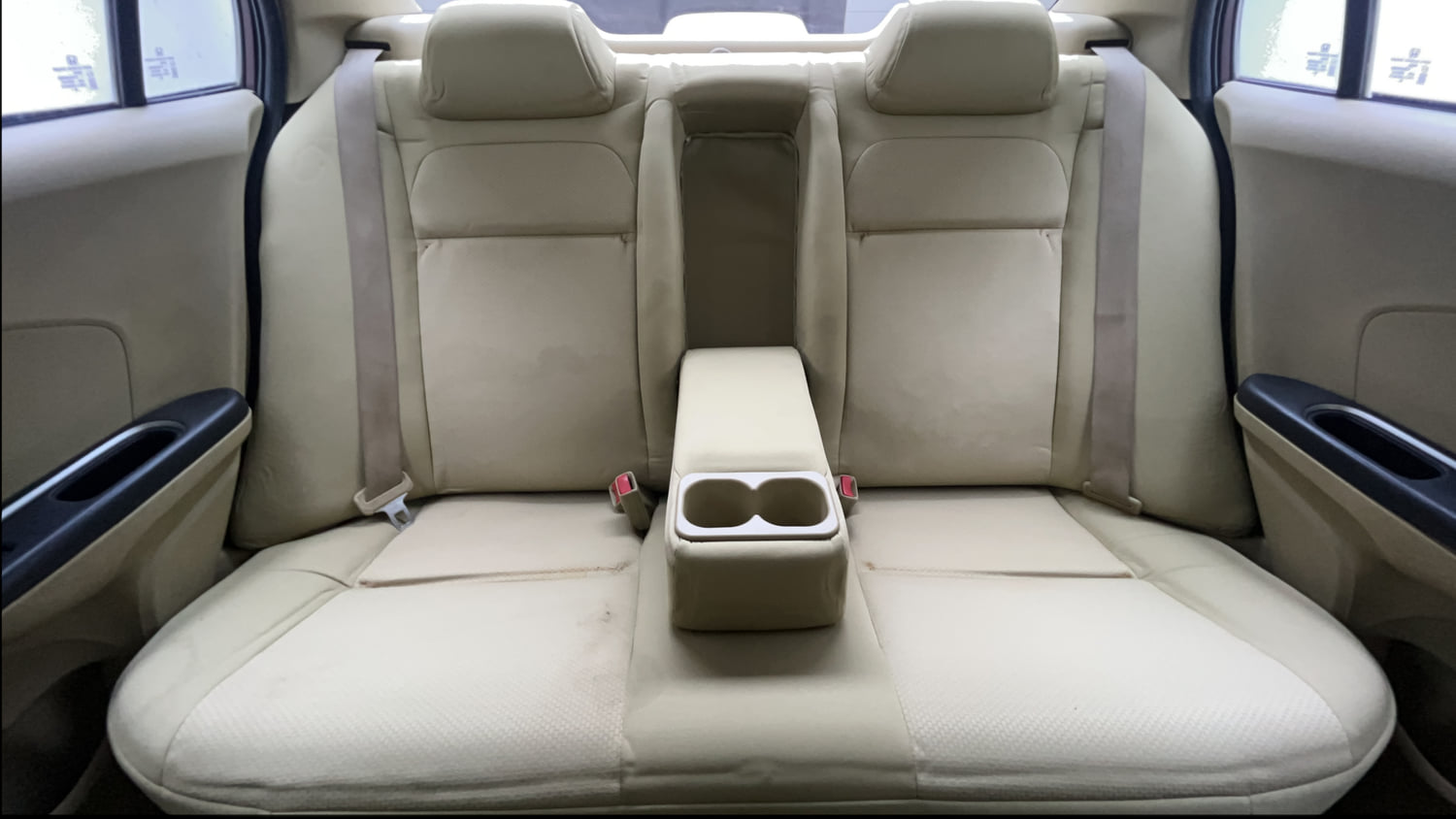 Used 2016 Honda Amaze 1.2 VX i-VTEC Petrol Manual interior REAR SEAT CONDITION VIEW