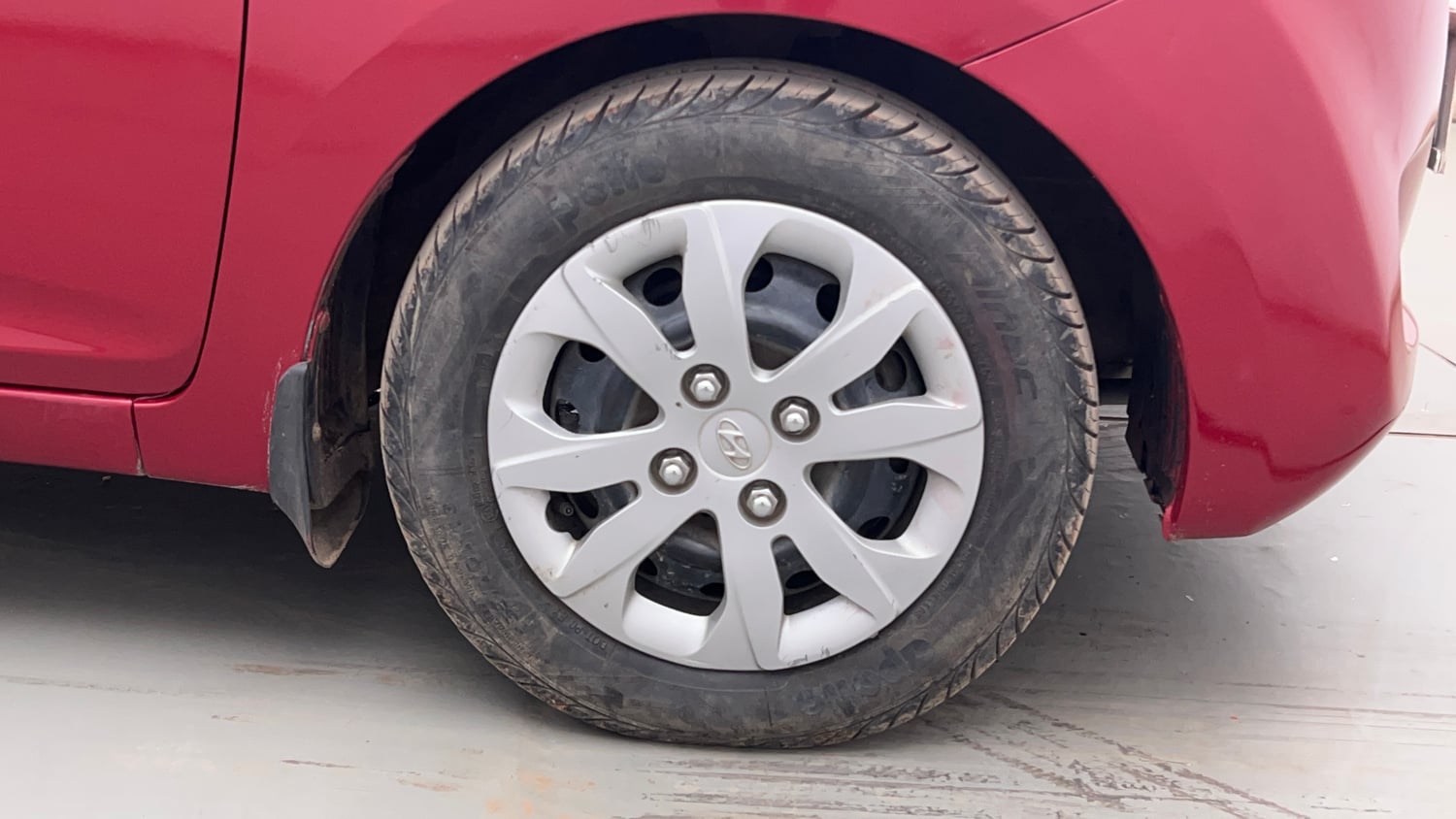 Used 2017 Hyundai Eon Sportz Petrol Manual tyres RIGHT FRONT TYRE RIM VIEW