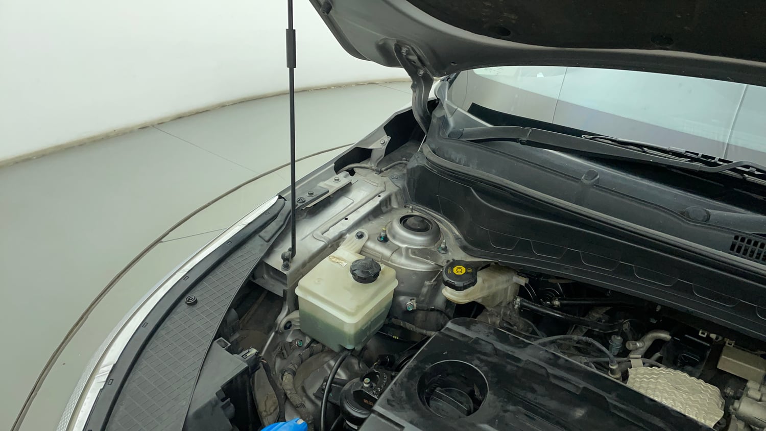 Used 2019 Kia Seltos HTX 1.5 Diesel Diesel Manual engine ENGINE RIGHT SIDE HINGE & APRON VIEW
