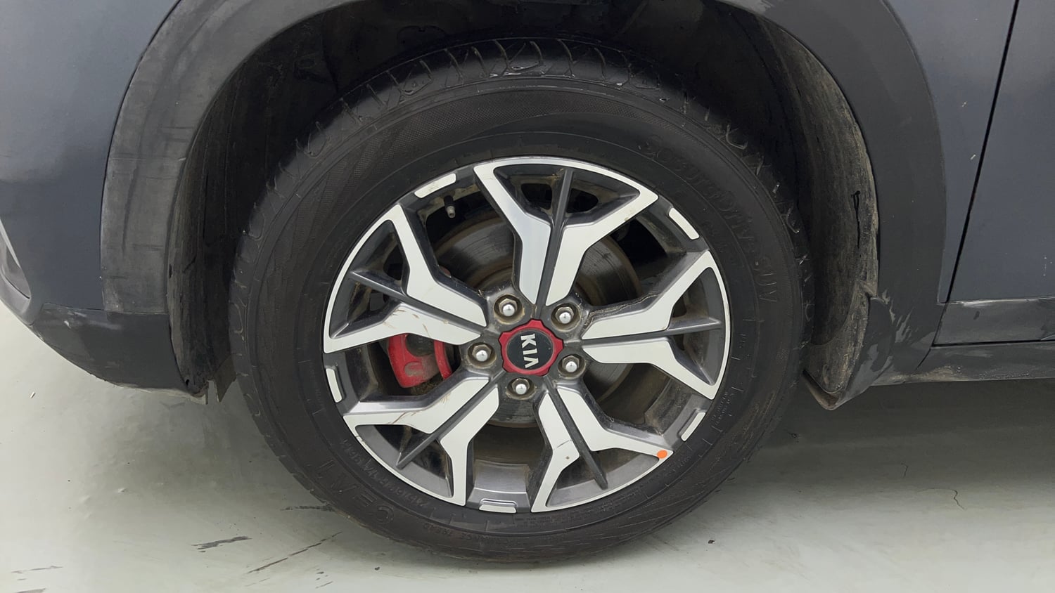 Used 2019 kia Seltos GTX Plus DCT 1.4 Petrol Automatic tyres LEFT FRONT TYRE RIM VIEW