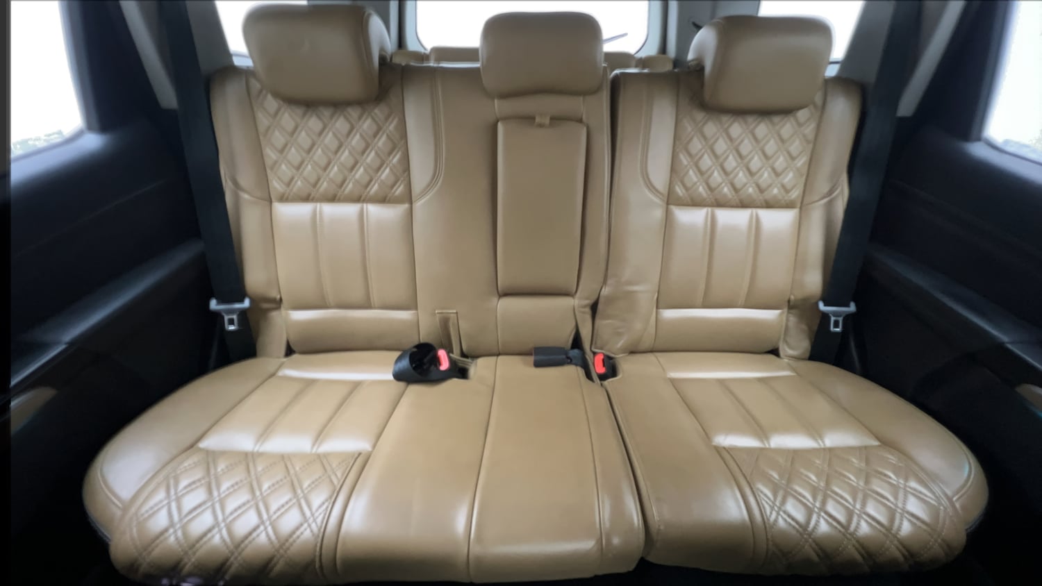 Used 2019 Mahindra XUV500 W11 AT Diesel Automatic interior REAR SEAT CONDITION VIEW