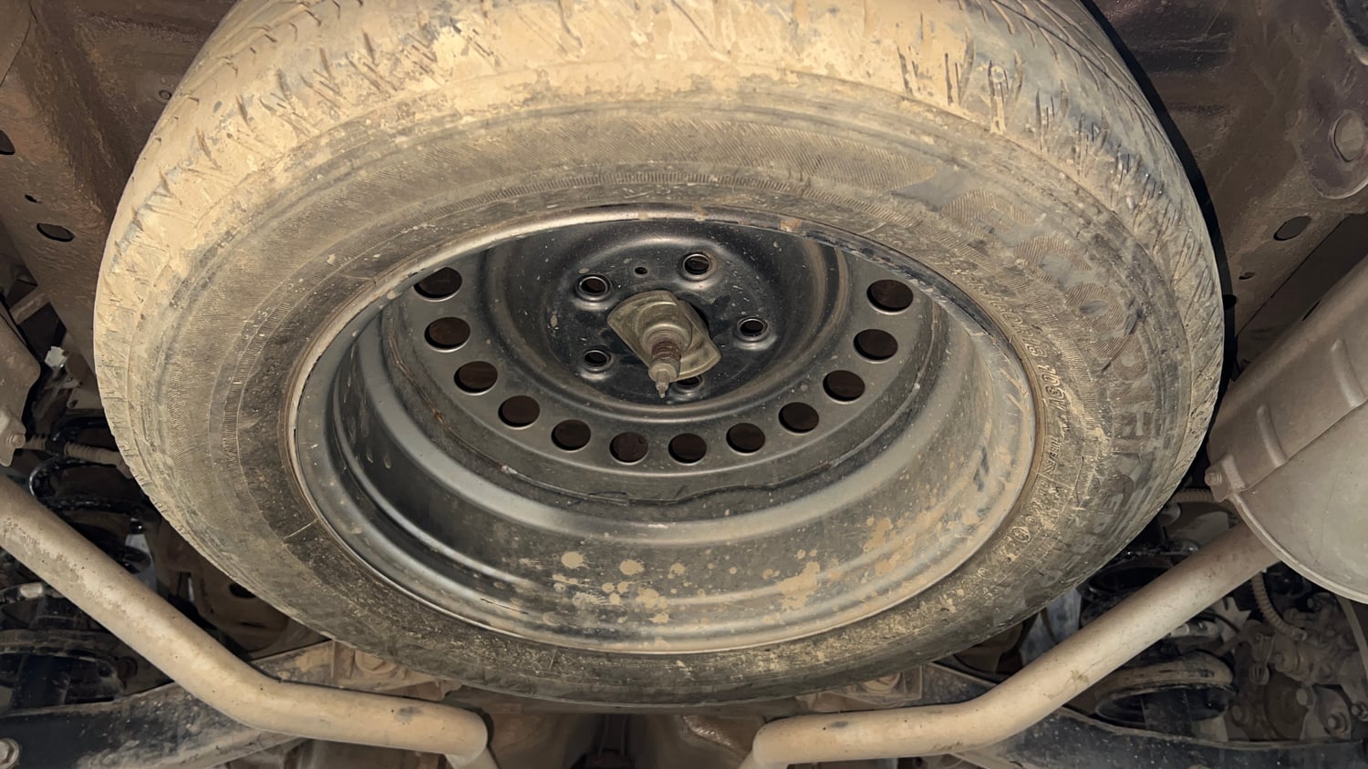 Used 2019 Mahindra XUV500 W11 AT Diesel Automatic tyres SPARE TYRE VIEW