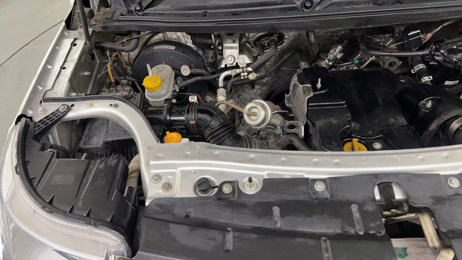 Used 2016 Mahindra TUV300 T8 Diesel Manual engine ENGINE RIGHT SIDE VIEW