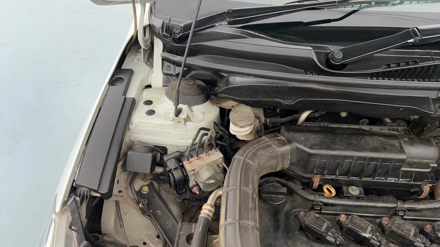 Used 2018 Maruti Suzuki Ciaz Alpha Hybrid 1.5 Petrol Manual engine ENGINE RIGHT SIDE HINGE & APRON VIEW