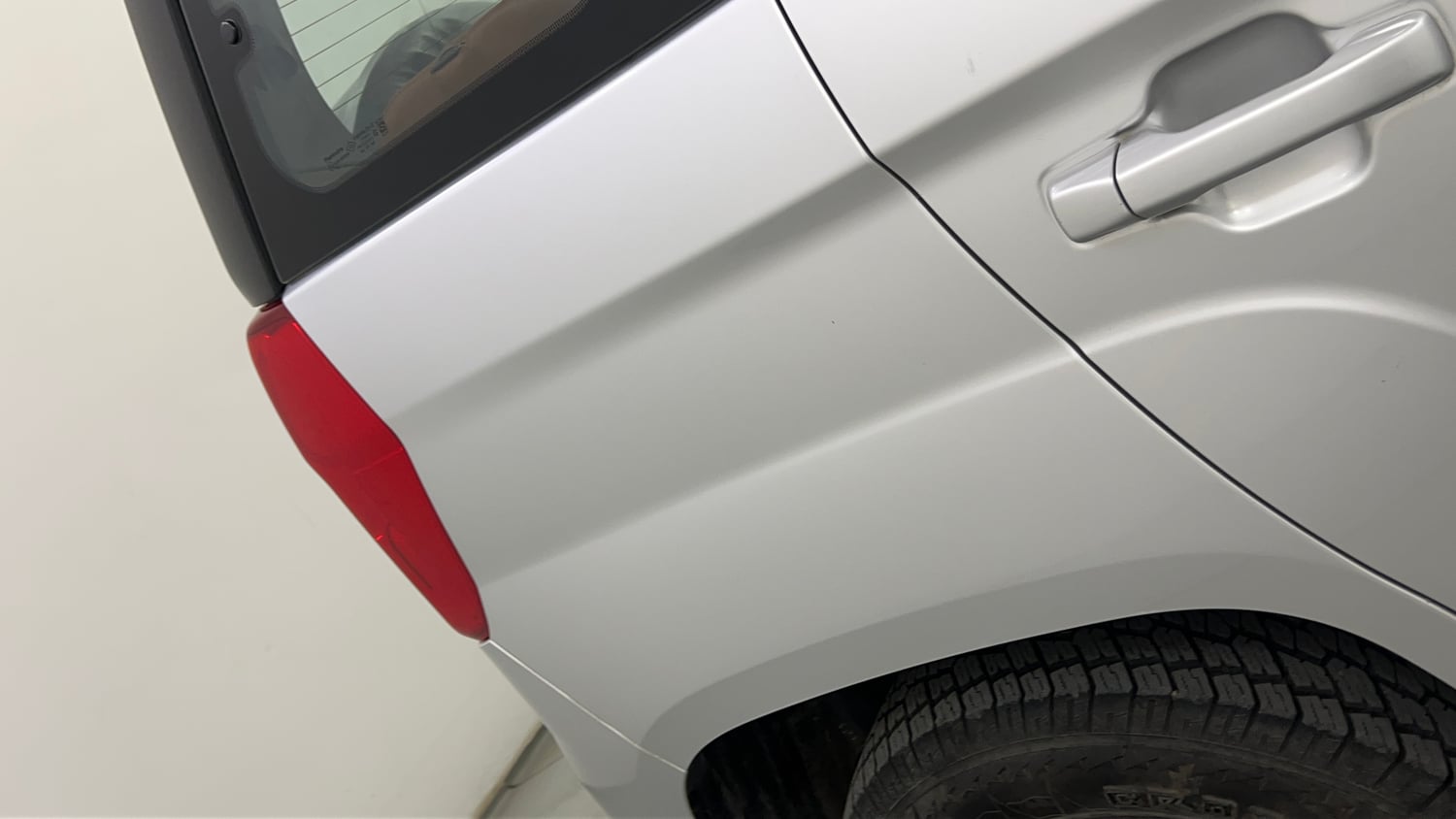Used 2016 Mahindra TUV300 T8 Diesel Manual dents MINOR SCRATCH