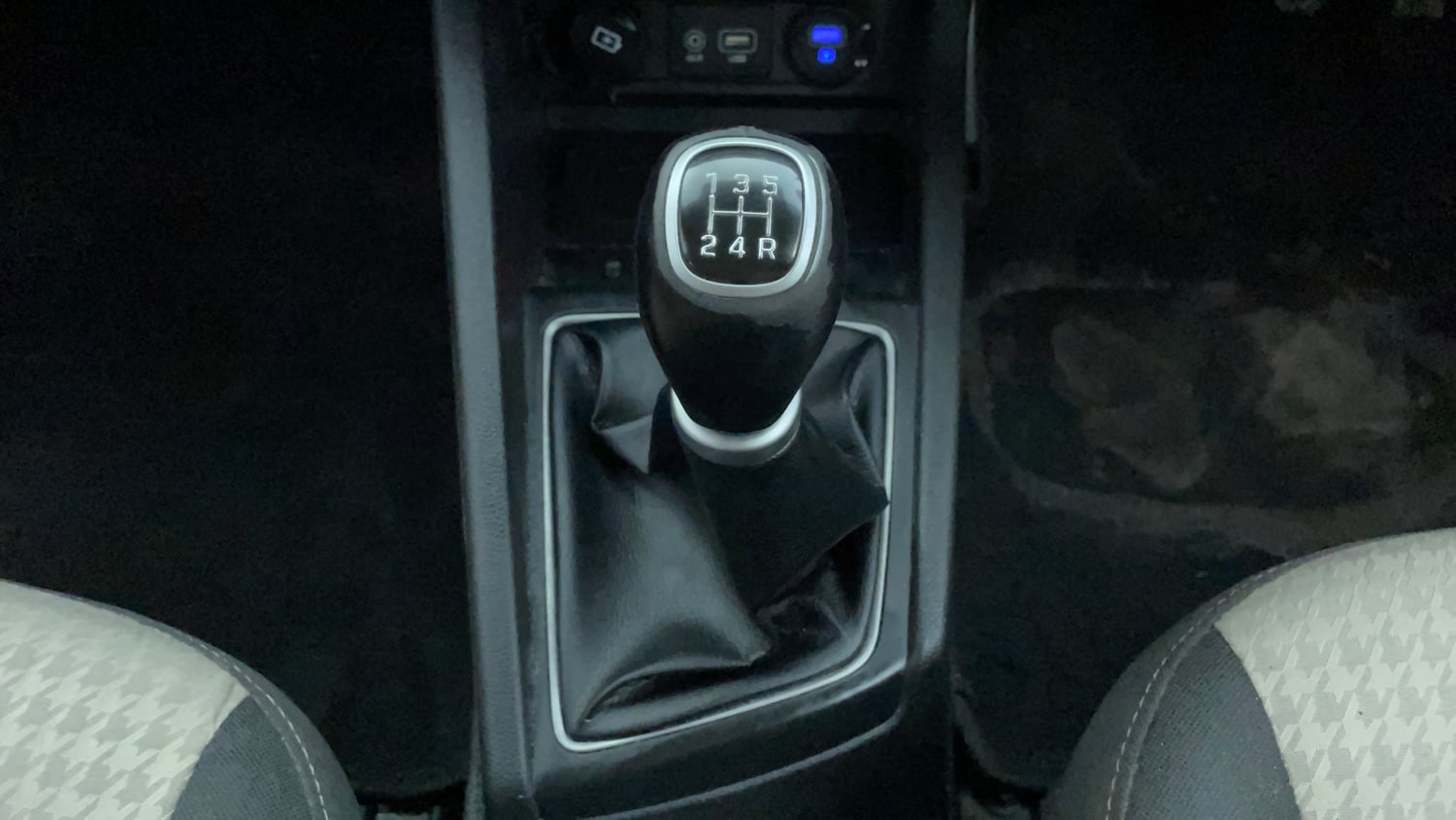 Used 2019 Hyundai Elite i20 Asta 1.2 (O) Petrol Manual interior GEAR  KNOB VIEW