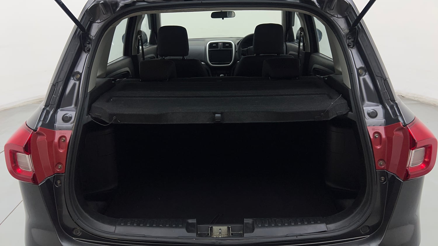 Used 2020 Maruti Suzuki Vitara Brezza VXi AT SHVS Petrol Automatic interior DICKY INSIDE VIEW