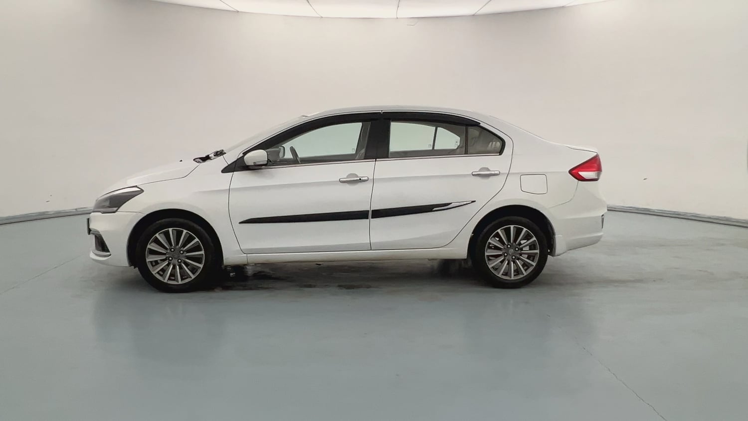 Used 2018 Maruti Suzuki Ciaz Alpha Hybrid 1.5 Petrol Manual exterior LEFT SIDE VIEW