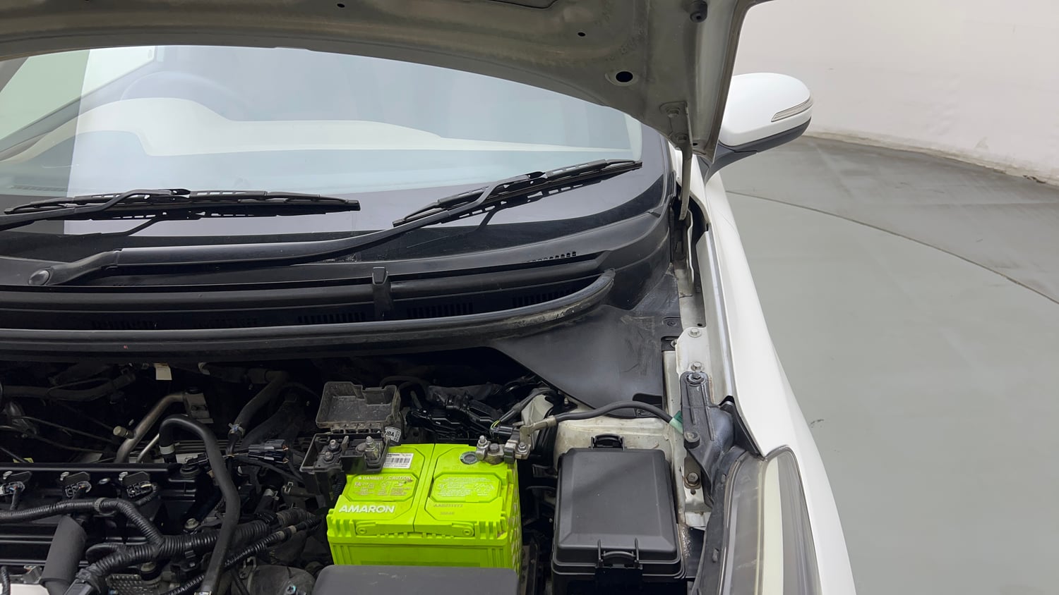 Used 2020 Hyundai Elite i20 Sportz Plus 1.2 Petrol Manual engine ENGINE LEFT SIDE HINGE & APRON VIEW