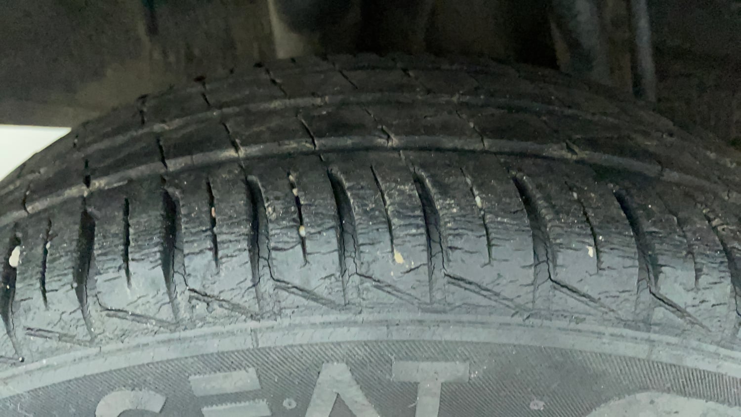 Used 2021 Renault Kwid RXT 1.0 Opt Petrol Manual tyres RIGHT REAR TYRE TREAD VIEW