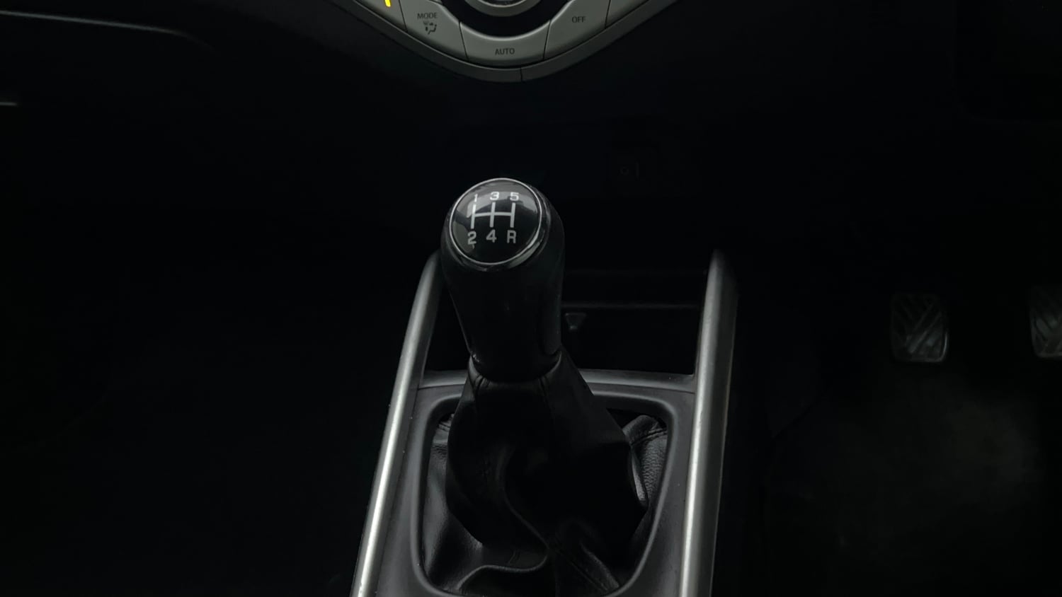 Used 2018 Maruti Suzuki Baleno Alpha 1.2 Petrol Manual interior GEAR  KNOB VIEW