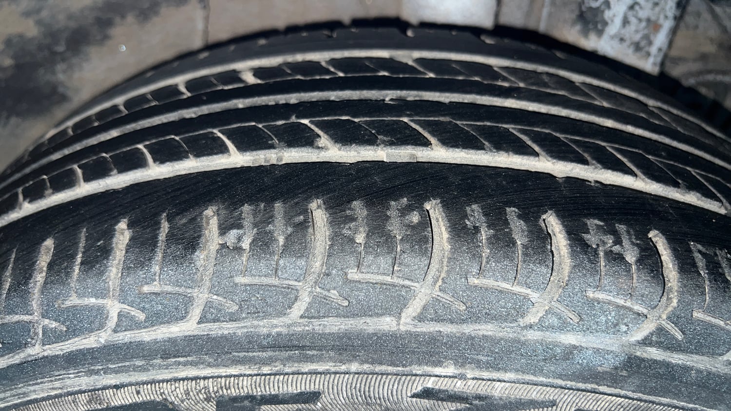 Used 2020 Hyundai Elite i20 Sportz Plus 1.2 Petrol Manual tyres LEFT REAR TYRE TREAD VIEW