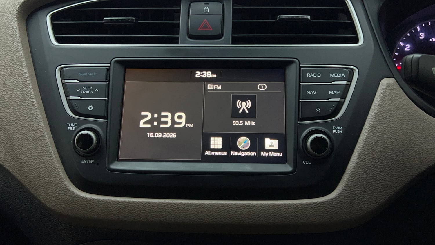 Used 2020 Hyundai Elite i20 Sportz Plus 1.2 Petrol Manual top_features Integrated (in-dash) music system