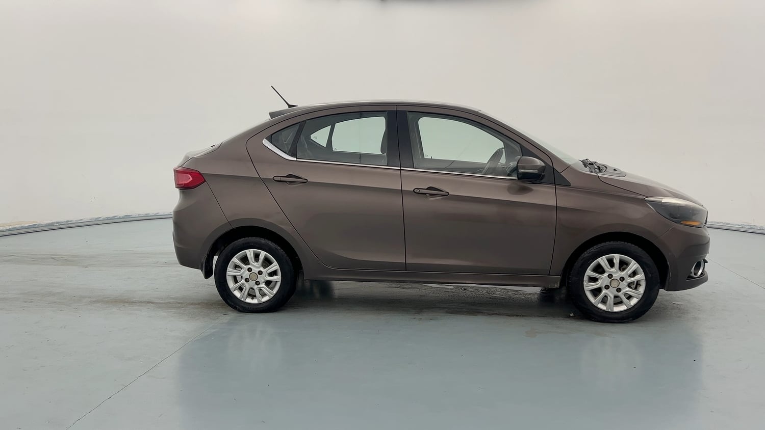 Used 2018 Tata Tigor Revotorq XZ (O) Diesel Manual exterior RIGHT SIDE VIEW