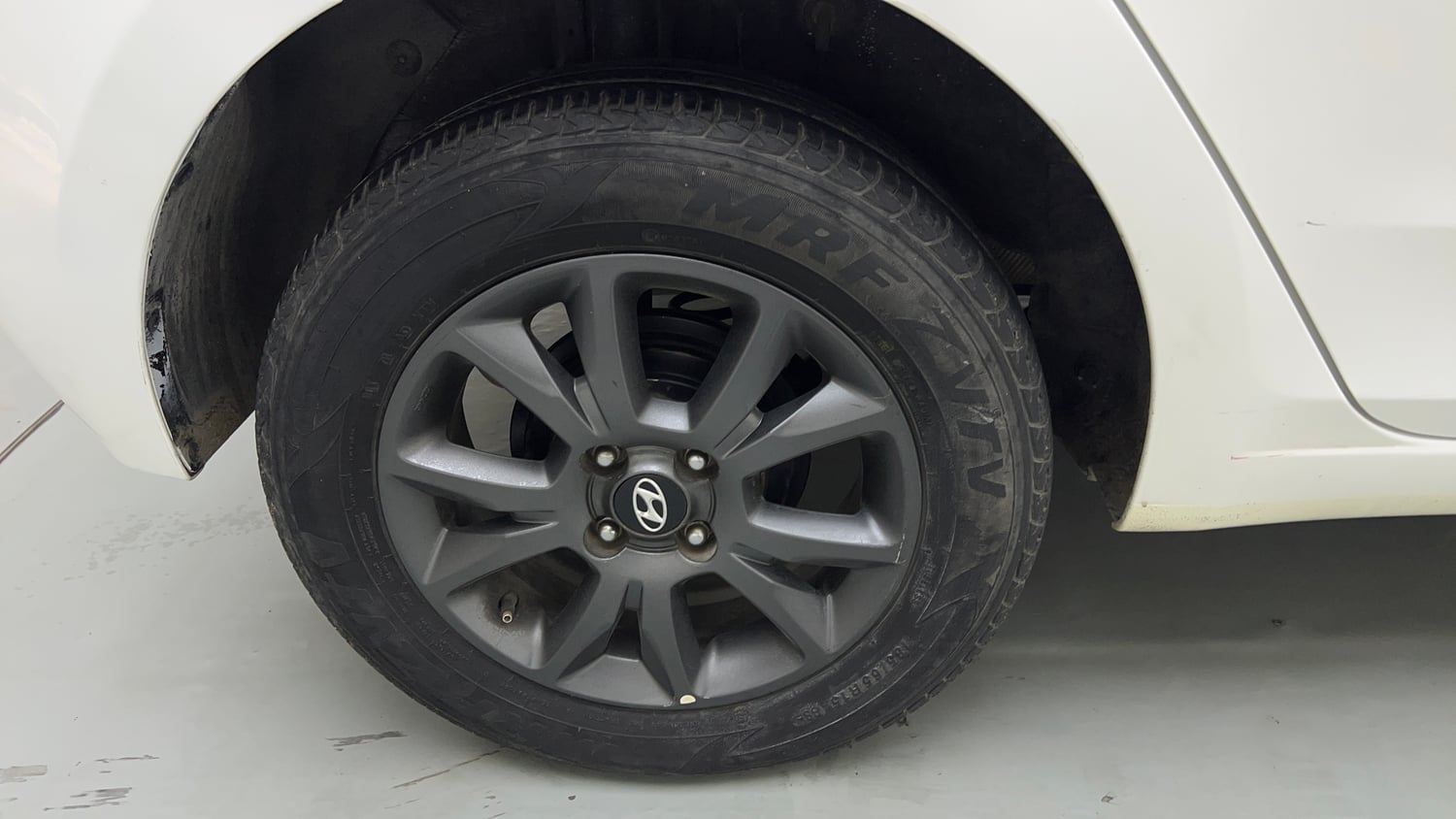 Used 2020 Hyundai Elite i20 Sportz Plus 1.2 Petrol Manual tyres RIGHT REAR TYRE RIM VIEW