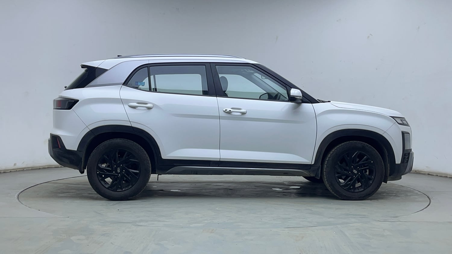 Used 2024 Hyundai Creta 1.5 MPi Petrol MT S(O) Petrol Manual exterior RIGHT SIDE VIEW