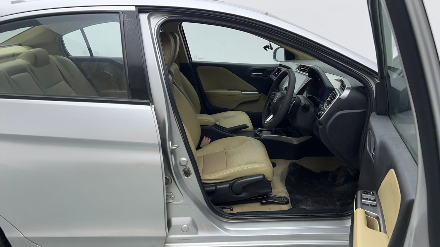 Used 2014 Honda City VX CVT Petrol Automatic interior RIGHT SIDE FRONT DOOR CABIN VIEW