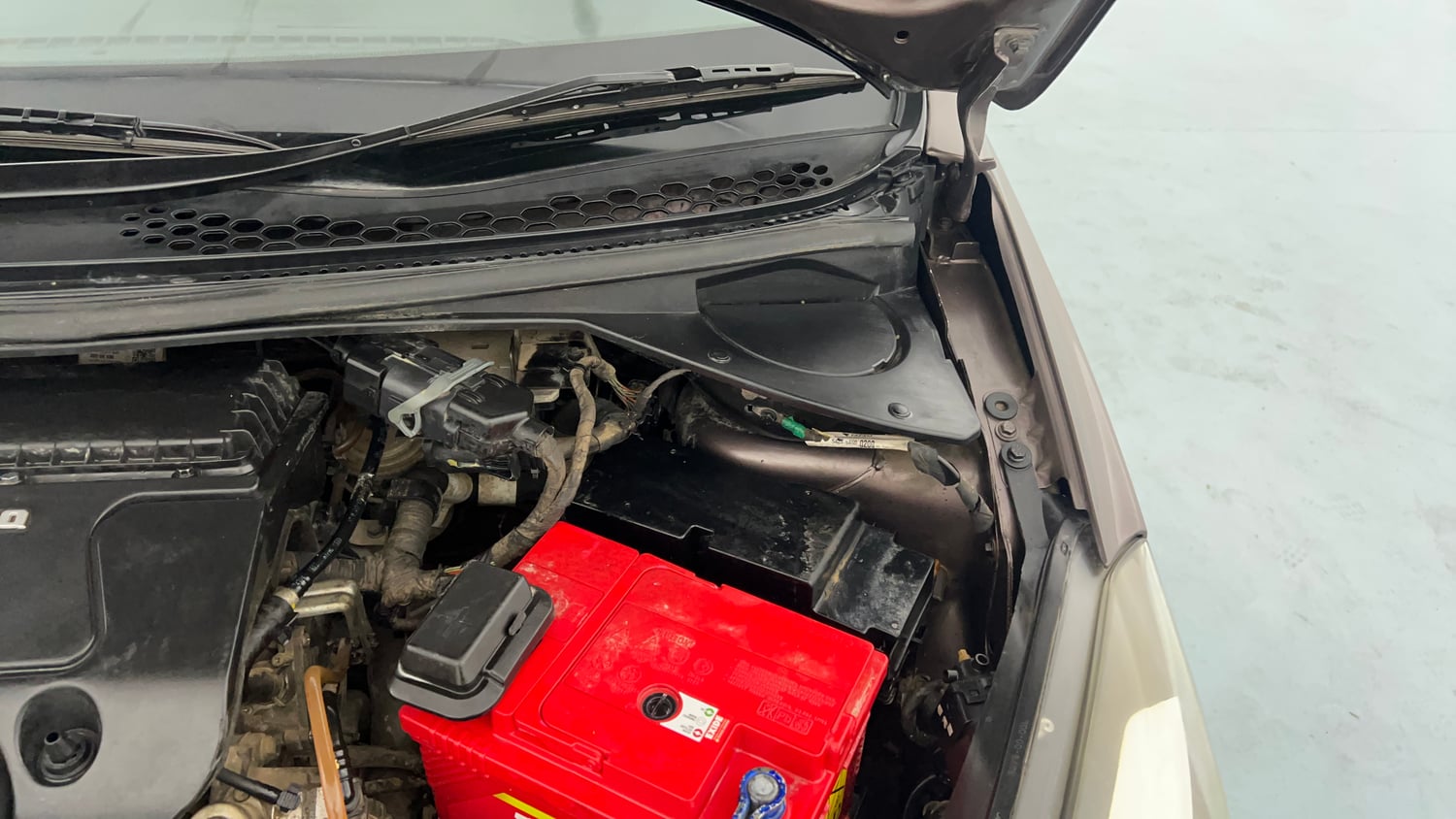 Used 2018 Tata Tigor Revotorq XZ (O) Diesel Manual engine ENGINE LEFT SIDE HINGE & APRON VIEW