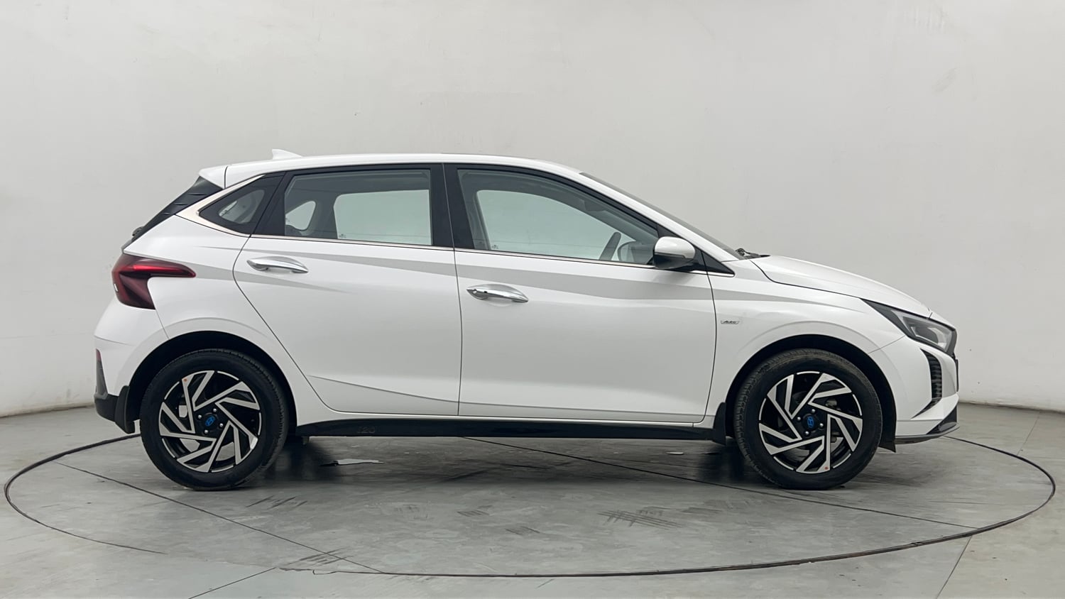 Used 2024 Hyundai New i20 Asta (O) 1.2 IVT Petrol Automatic exterior RIGHT SIDE VIEW