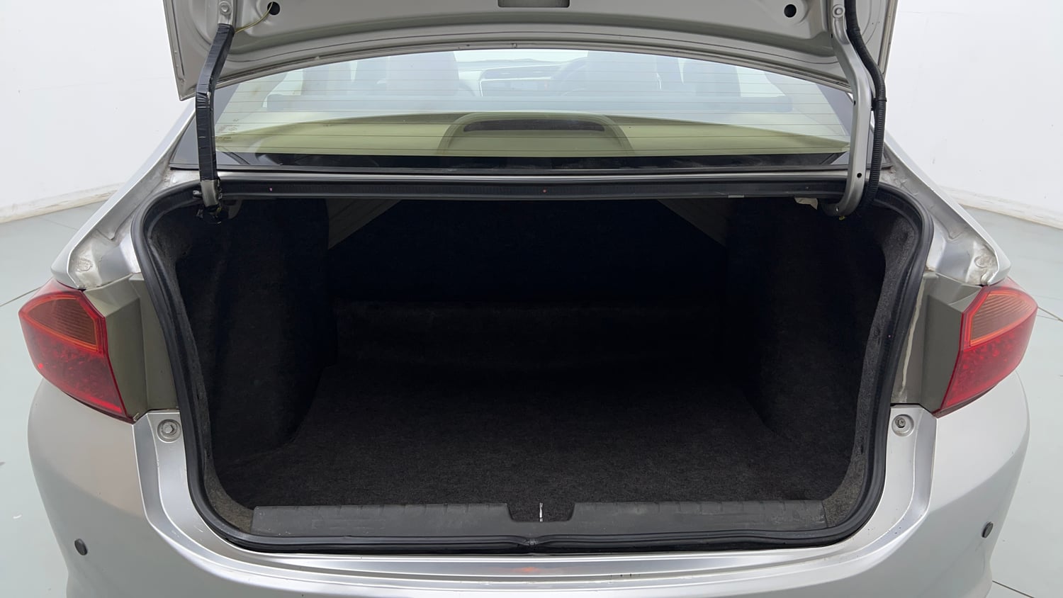 Used 2014 Honda City VX CVT Petrol Automatic interior DICKY INSIDE VIEW