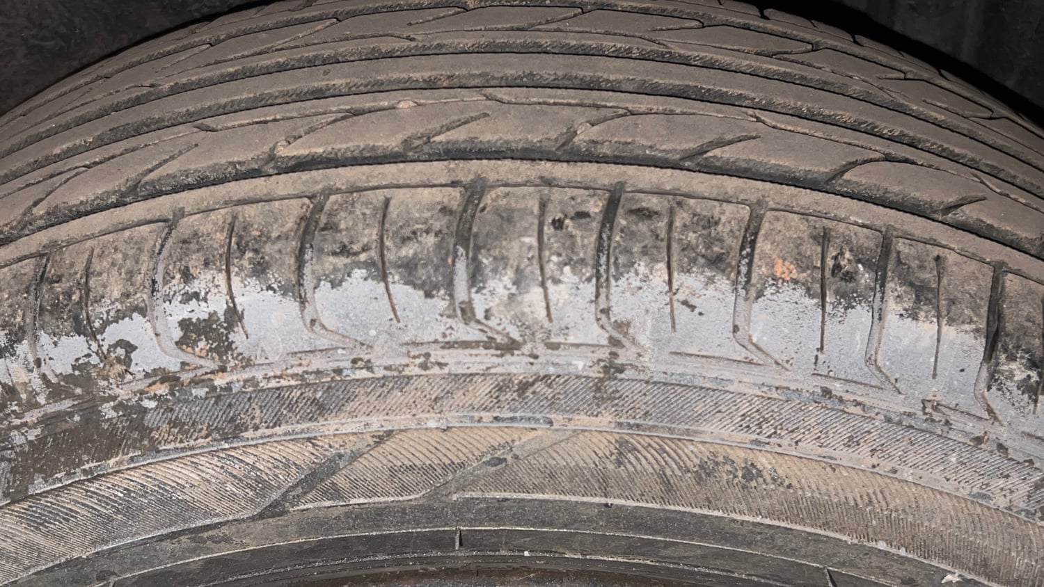 Used 2014 Maruti Suzuki Swift Dzire VXI Petrol Manual tyres LEFT REAR TYRE TREAD VIEW