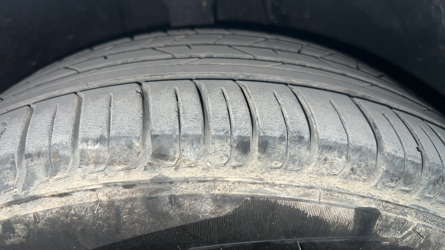 Used 2024 Hyundai New i20 Asta (O) 1.2 IVT Petrol Automatic tyres RIGHT FRONT TYRE TREAD VIEW