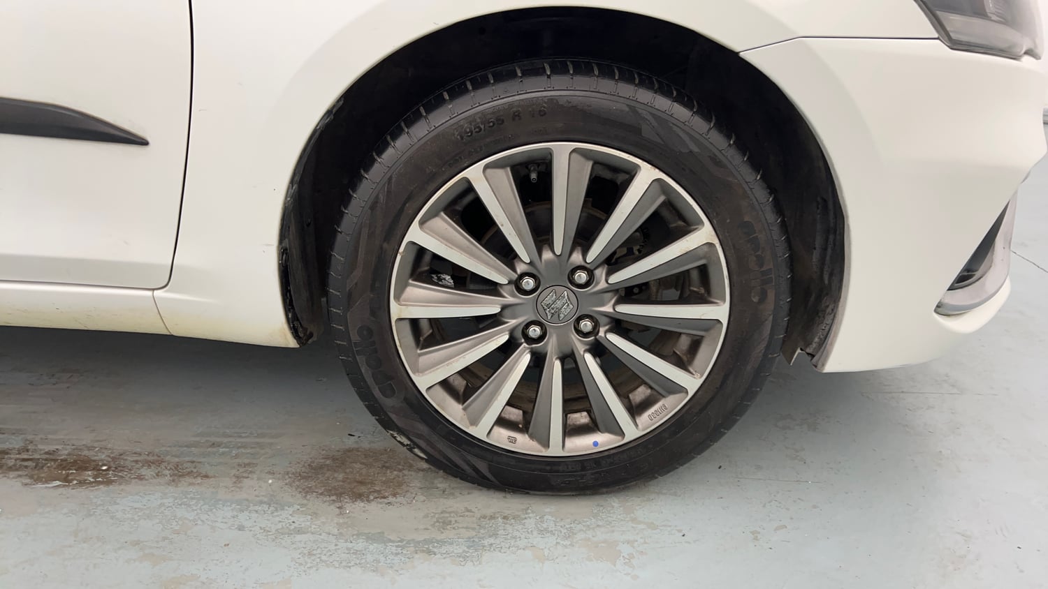 Used 2018 Maruti Suzuki Ciaz Alpha Hybrid 1.5 Petrol Manual tyres RIGHT FRONT TYRE RIM VIEW