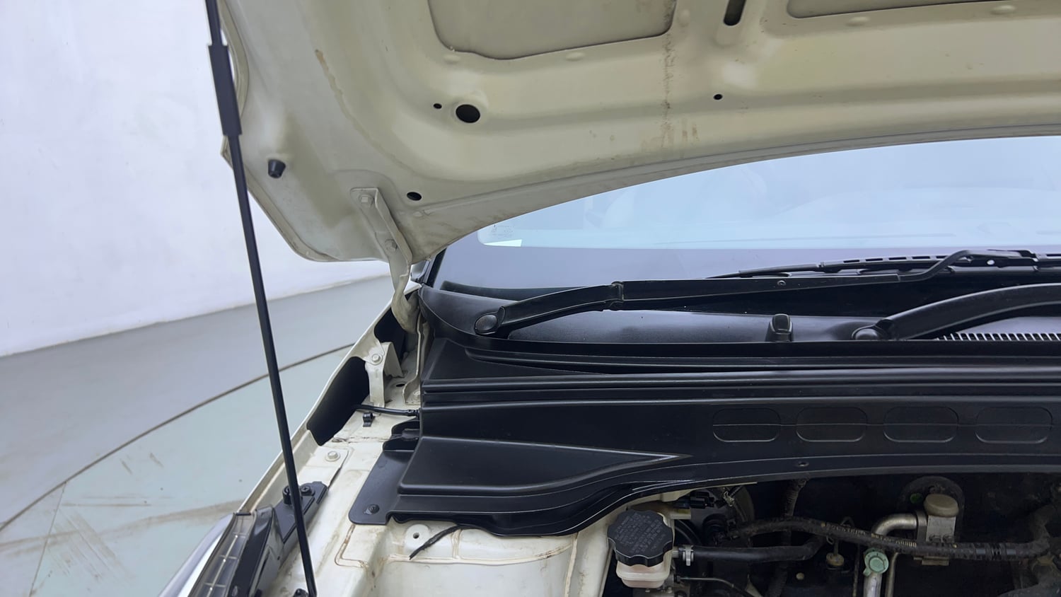 Used 2016 Hyundai Creta 1.6 SX Plus Petrol Petrol Manual engine ENGINE RIGHT SIDE HINGE & APRON VIEW