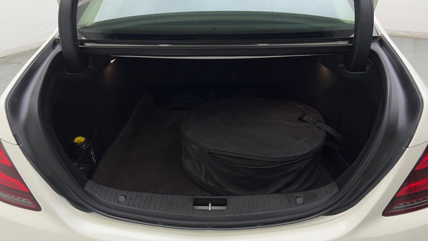 Used 2020 Mercedes-Benz S-Class (W222) S 350D Diesel Automatic interior DICKY INSIDE VIEW
