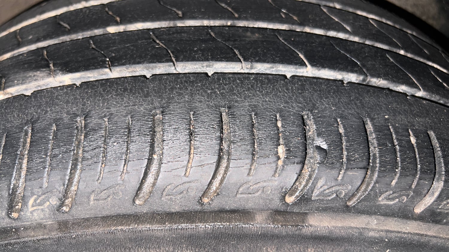 Used 2022 Tata Altroz XM Plus Petrol Petrol Manual tyres LEFT REAR TYRE TREAD VIEW