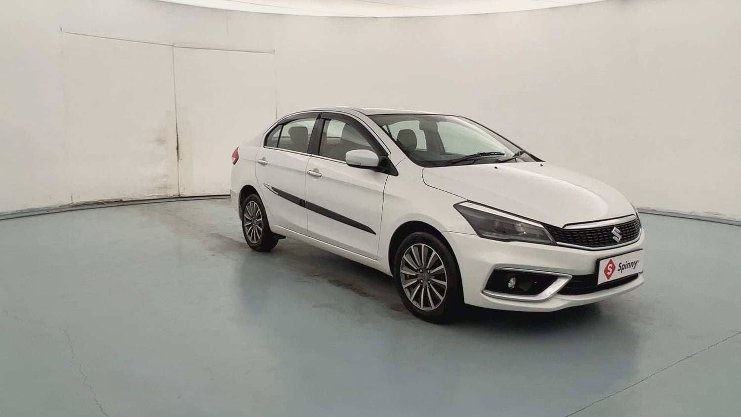 Used 2018 Maruti Suzuki Ciaz Alpha Hybrid 1.5 Petrol Manual exterior RIGHT FRONT CORNER VIEW