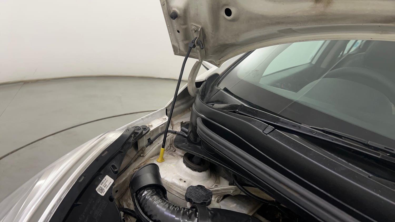 Used 2018 Hyundai Grand i10 Magna AT 1.2 Kappa VTVT Petrol Automatic engine ENGINE RIGHT SIDE HINGE & APRON VIEW