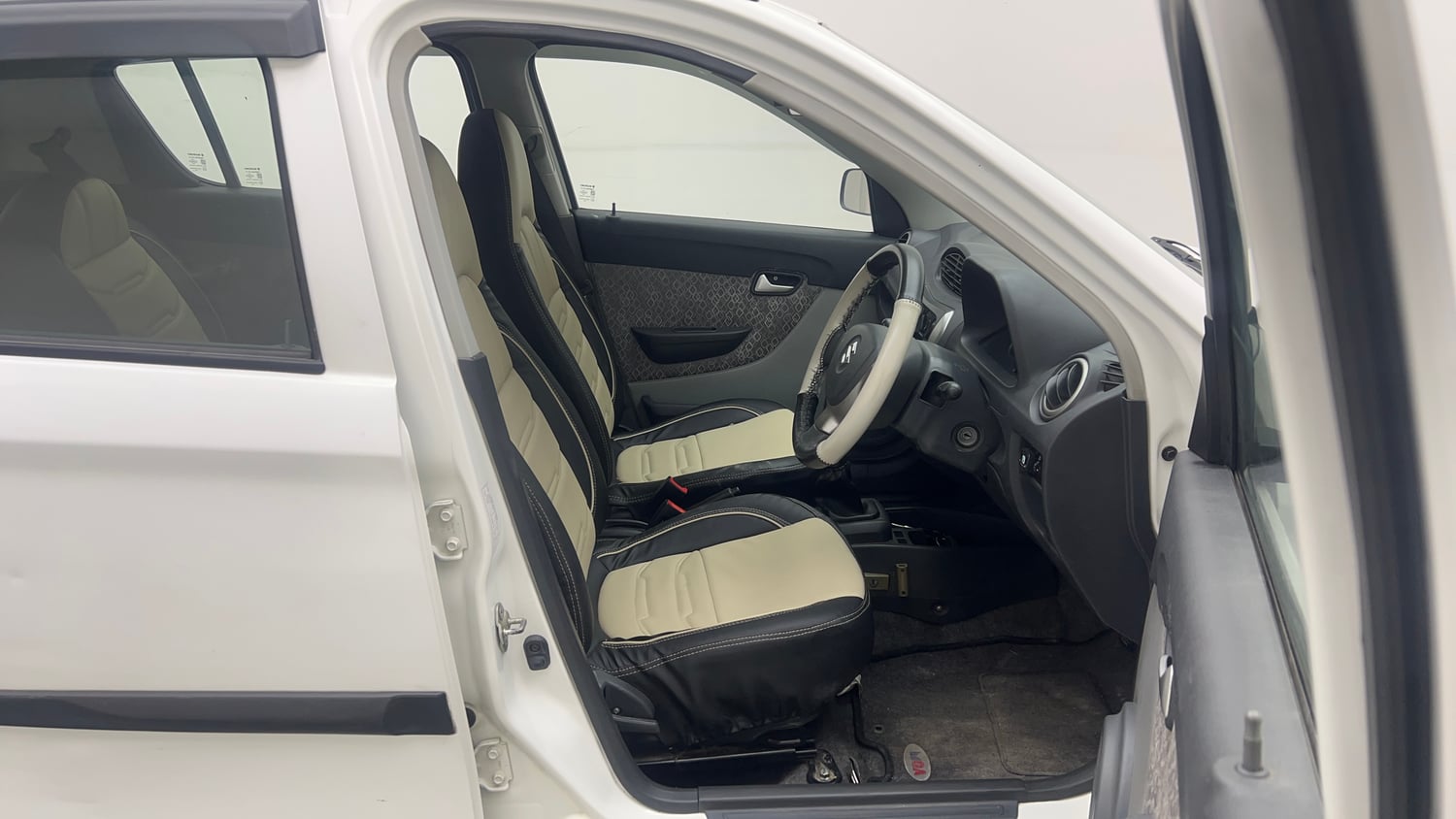 Used 2019 Maruti Suzuki Alto 800 LXI CNG (outside fitted) Cng Manual interior RIGHT SIDE FRONT DOOR CABIN VIEW