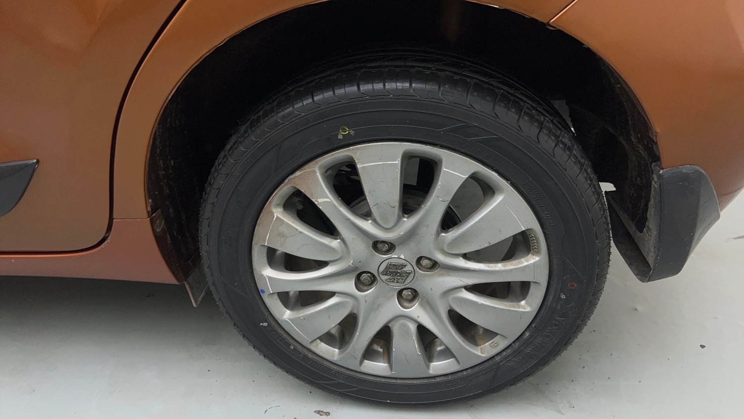 Used 2018 Maruti Suzuki Baleno Alpha 1.2 Petrol Manual tyres LEFT REAR TYRE RIM VIEW
