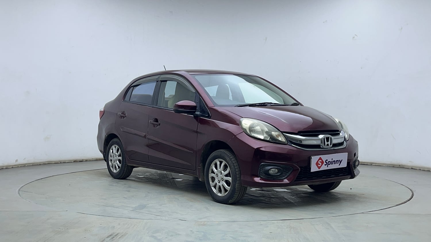 Used 2016 Honda Amaze 1.2 VX i-VTEC Petrol Manual exterior RIGHT FRONT CORNER VIEW