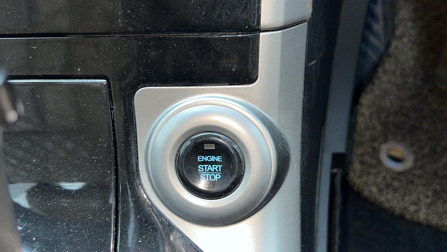 Used 2019 Mahindra XUV500 W11 AT Diesel Automatic top_features Keyless start