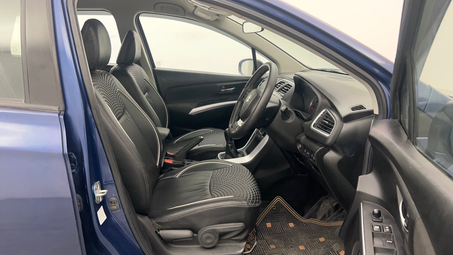 Used 2018 Maruti Suzuki S-Cross Zeta 1.3 Diesel Manual interior RIGHT SIDE FRONT DOOR CABIN VIEW