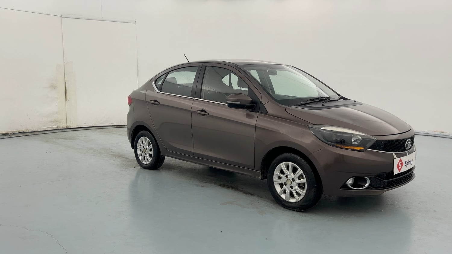 Used 2018 Tata Tigor Revotorq XZ (O) Diesel Manual exterior RIGHT FRONT CORNER VIEW