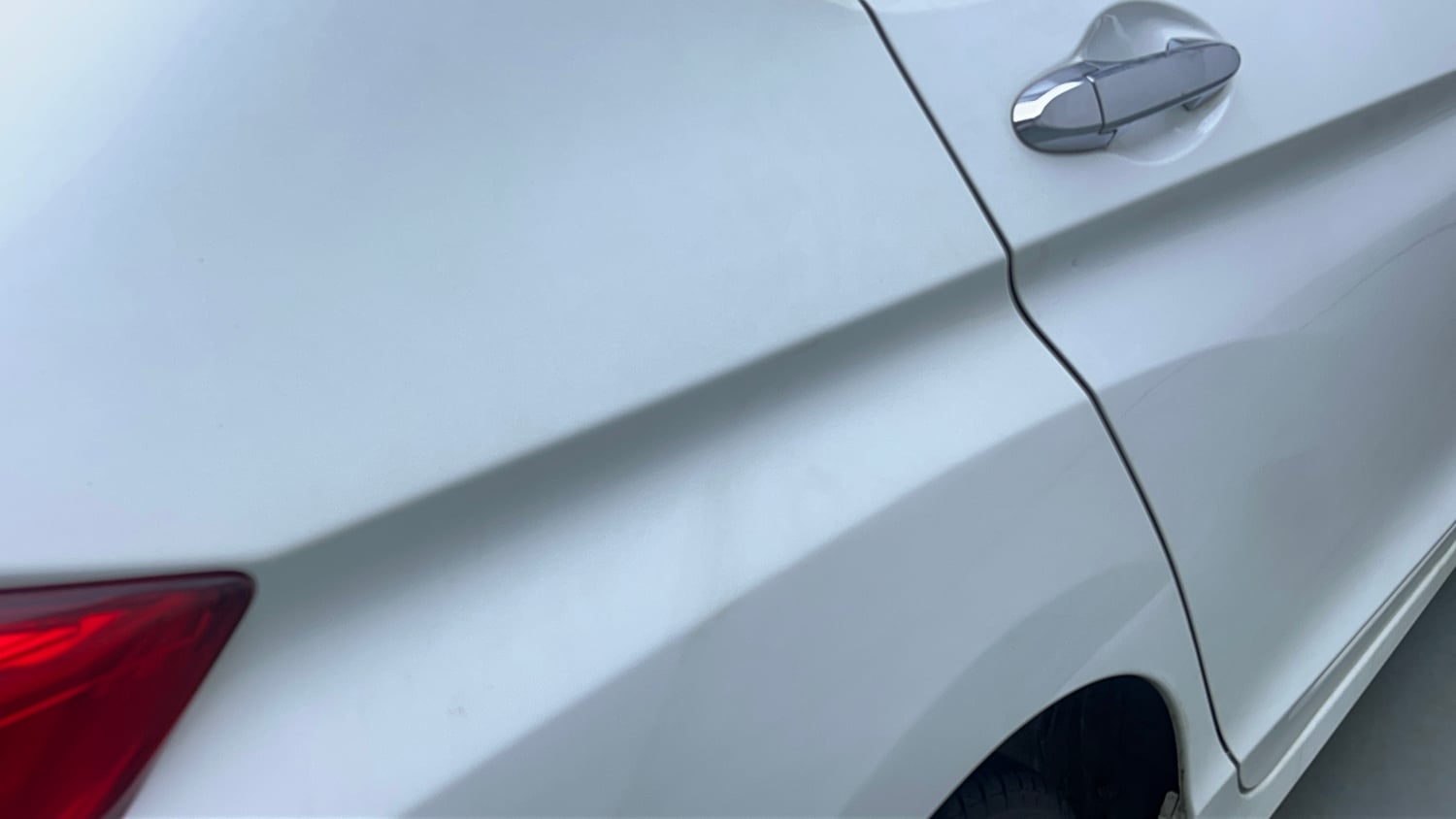 Used 2017 Honda City V CVT Petrol Petrol Automatic dents MINOR DENT