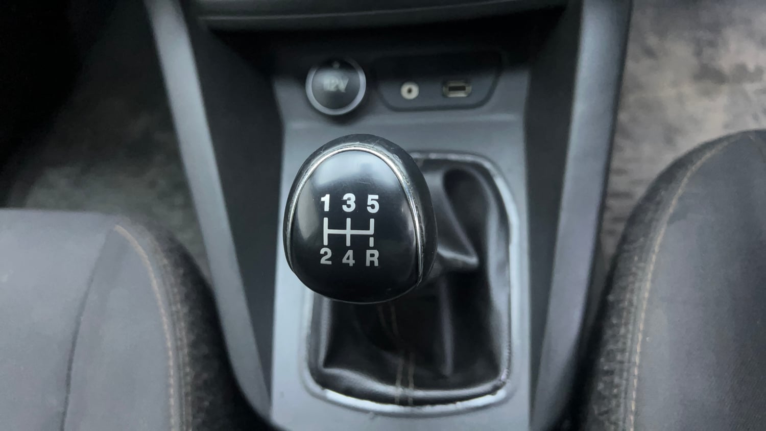 Used 2020 Ford Freestyle Titanium Plus 1.2 Ti-VCT Petrol Manual interior GEAR  KNOB VIEW