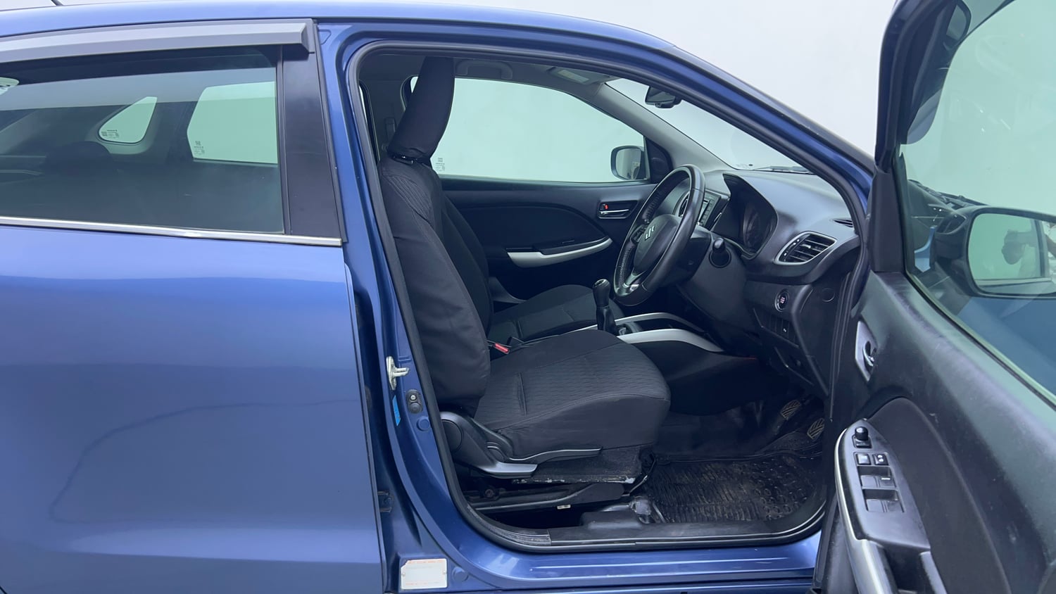 Used 2017 Maruti Suzuki Baleno Zeta 1.2 Petrol Manual interior RIGHT SIDE FRONT DOOR CABIN VIEW
